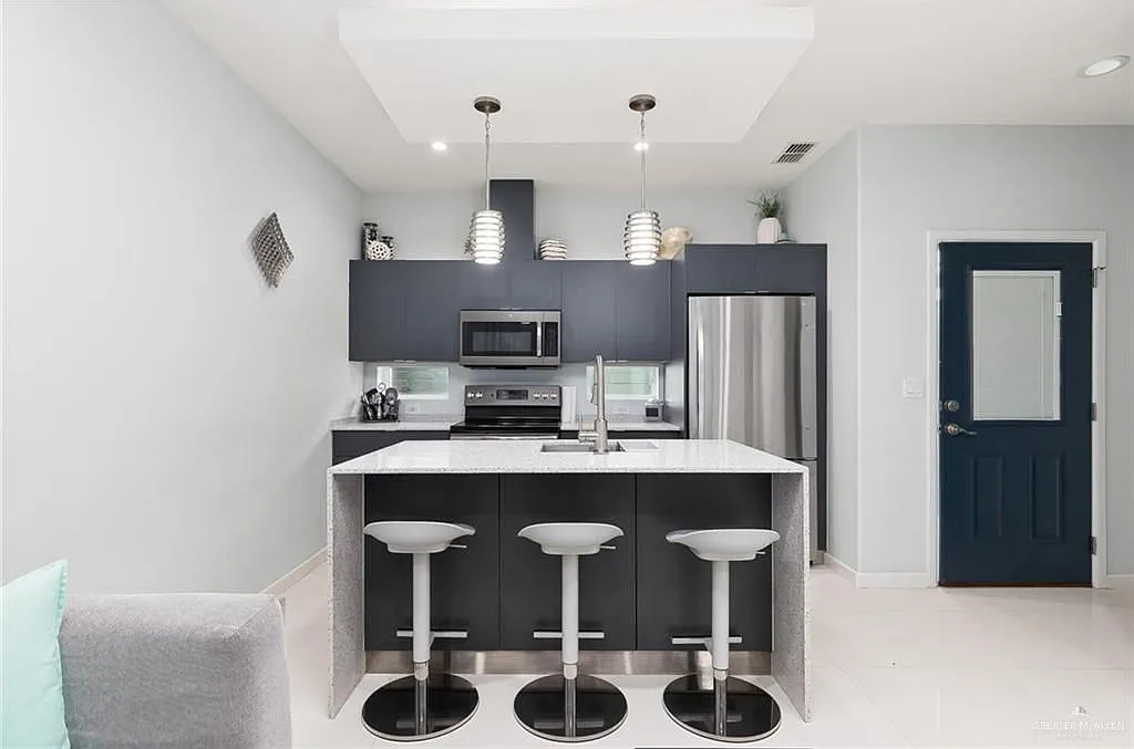 1 bed, 1.5 bath, 971 sqft, $975 — Photo 3