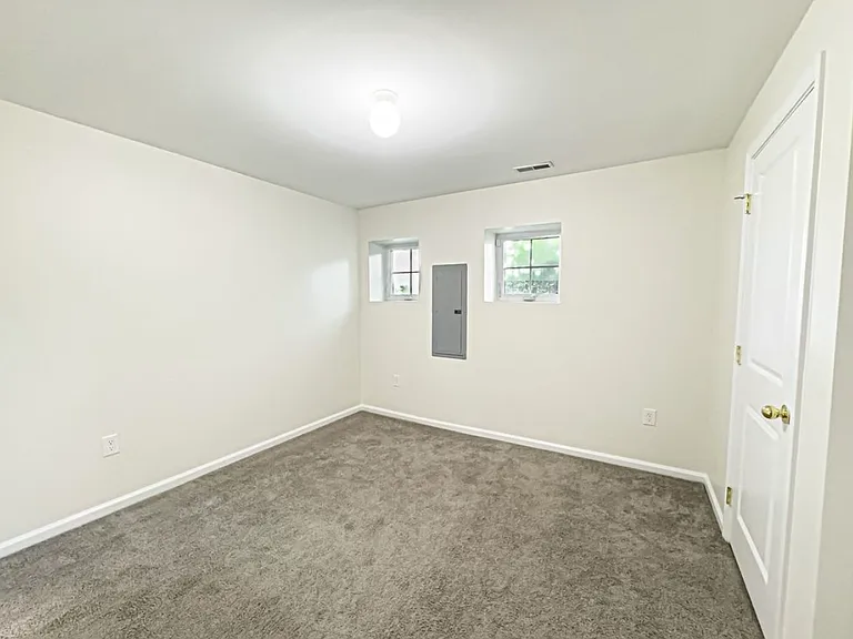 48 S Poplar St — Photo 16
