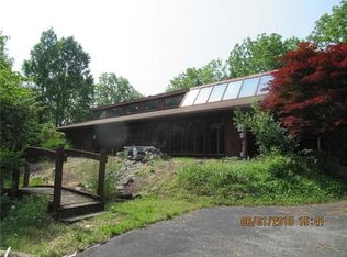 6432 Ventura Dr, Slatington, PA 18080