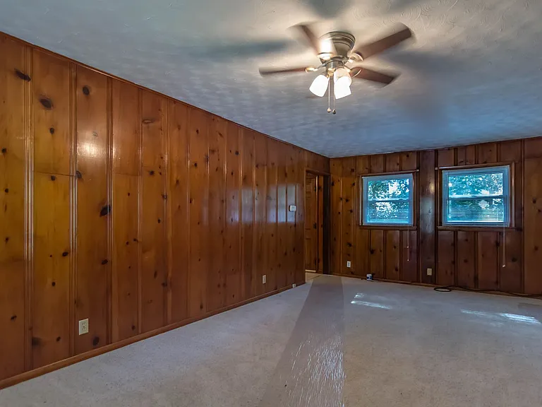 944 W Linwood St — Photo 8