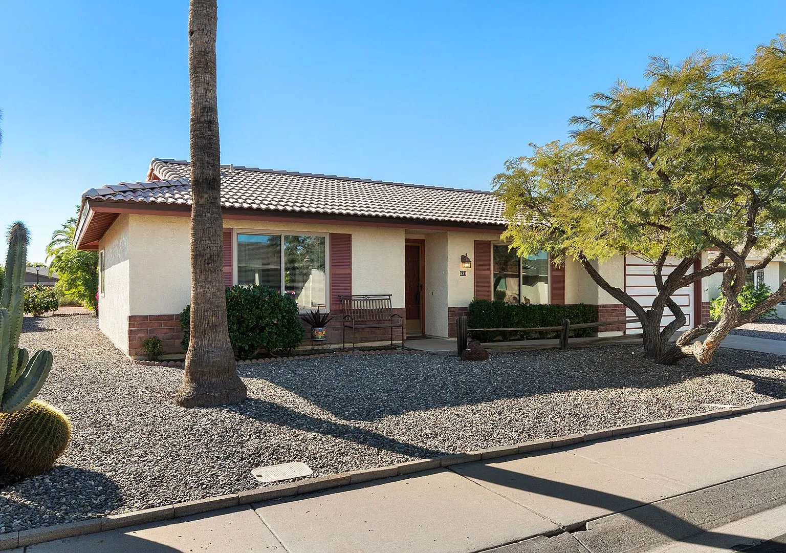Discover comfortable living in this 2bedroom 1.5 bath home in Leisure World a 45+ Active Adult Re... — Photo 3