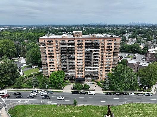 1st image of 60 Parkway Dr E APT 2C
