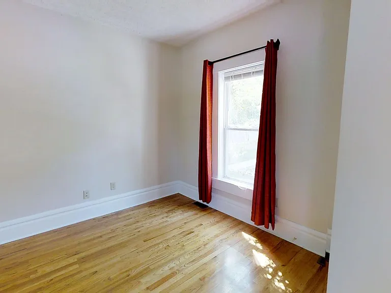 225 E 11th Ave — Photo 7