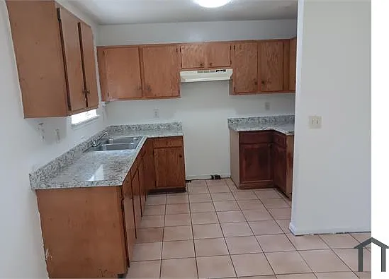 1454 W 1st St — Photo 5