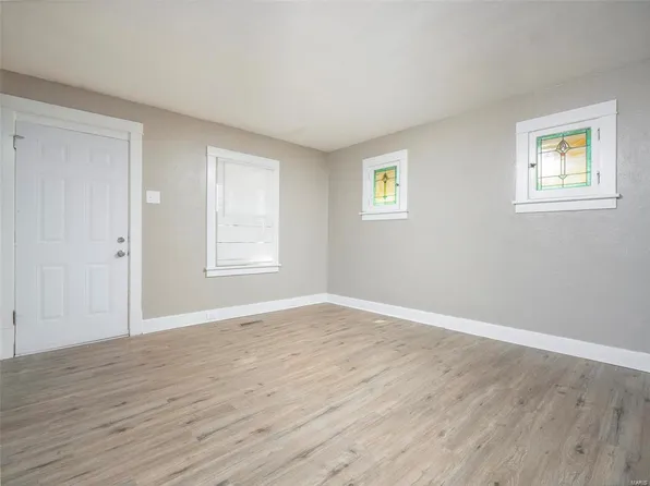 8935 Olden Ave, Saint Louis, MO 63114