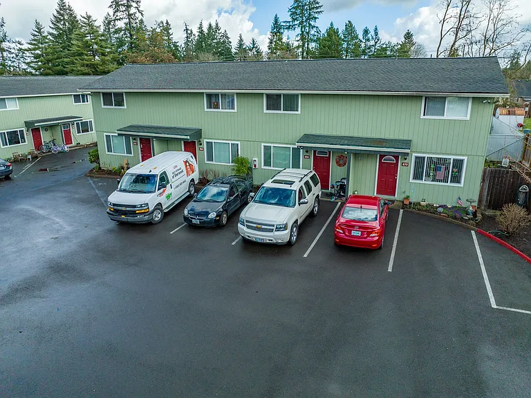 Brentwood Apartments — Photo 6