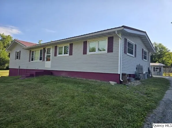 105 N 3rd St, La Harpe, IL 61450