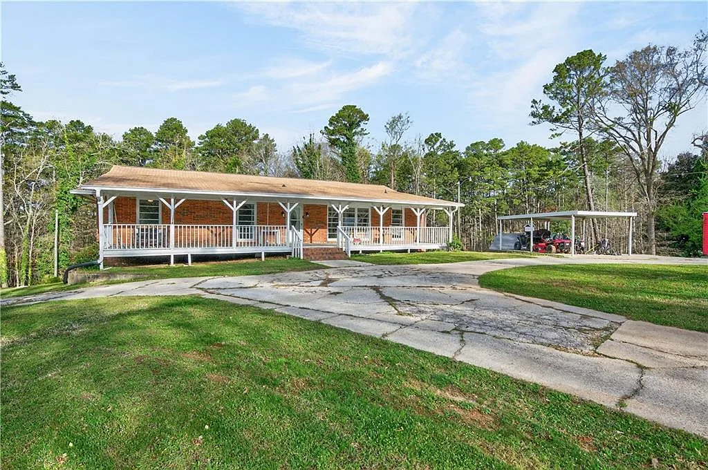 3 bed, 1.5 bath, 1800 sqft, $2,000 — Photo 1