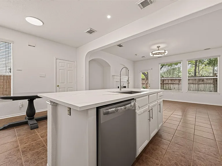 6118 Breezy Hollow Ln — Photo 22
