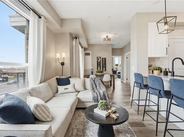 120 Springvalley Cres #203, Hamilton, ON L9C 0G2
