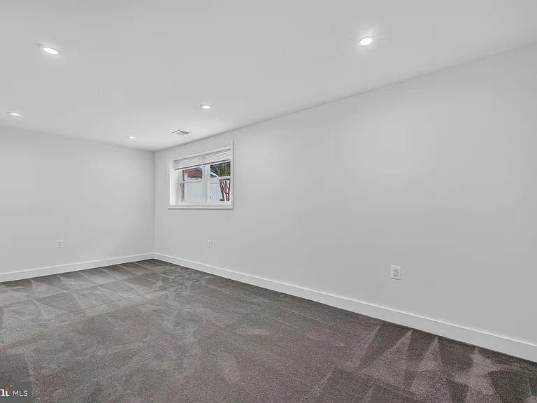 1604 Martha Ter — Photo 10