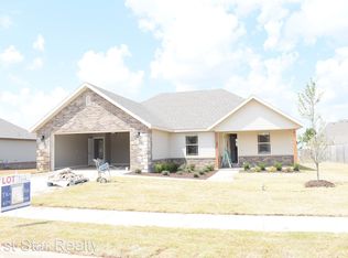 740 Benton St, Prairie Grove, AR 72753