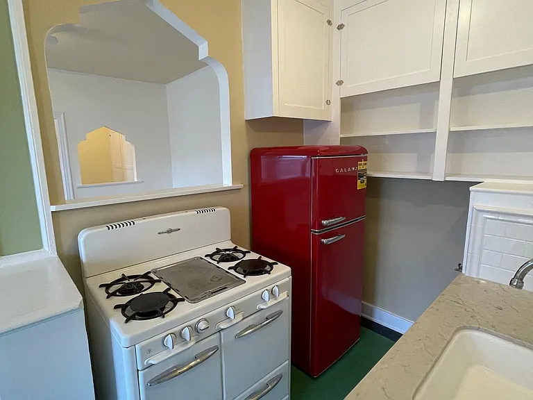 1129 N Hoover St #203 — Photo 14