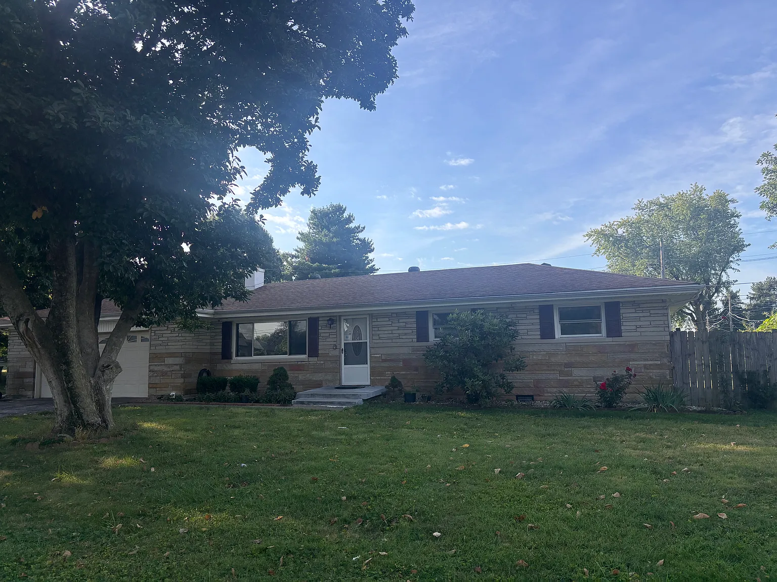 3 bed, 1.5 bath, 1440 sqft, $1,650 — Photo 1