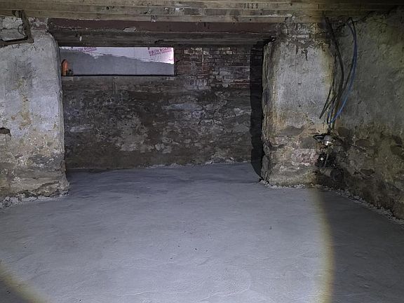 4th image of 2312 Tasker St