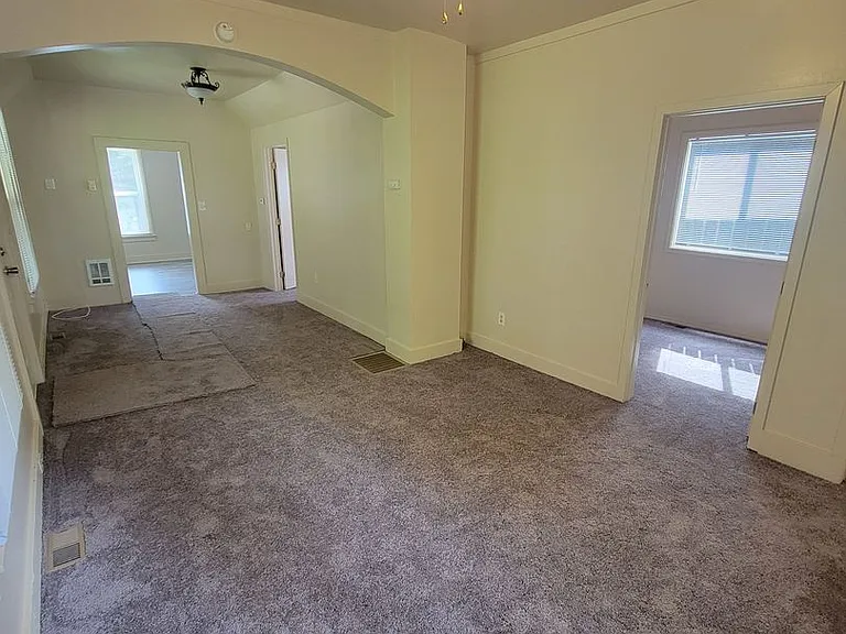 1290 Retsil Rd E — Photo 7