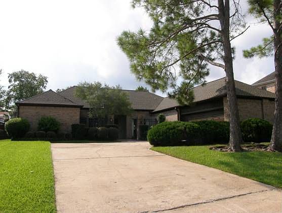 1st image of 11815 Carriage Hill Dr