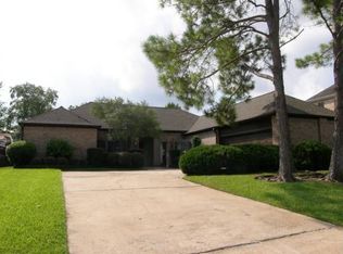 11815 Carriage Hill Dr, Houston, TX 77077