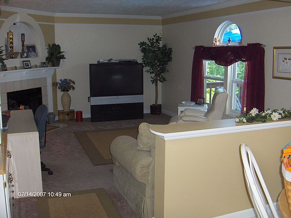 Open Family Room w/Gas Log Corner Fireplace
