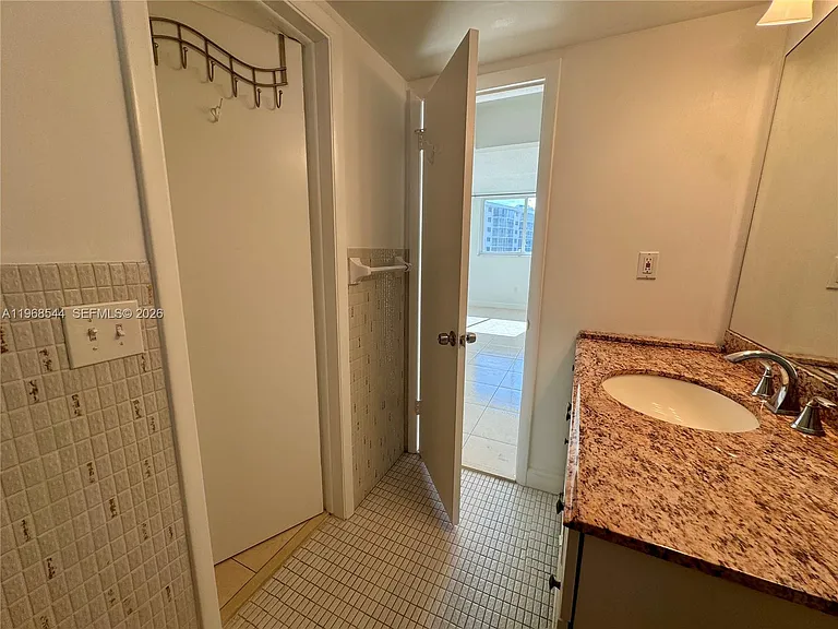 2855 Leonard Dr #H202 — Photo 27