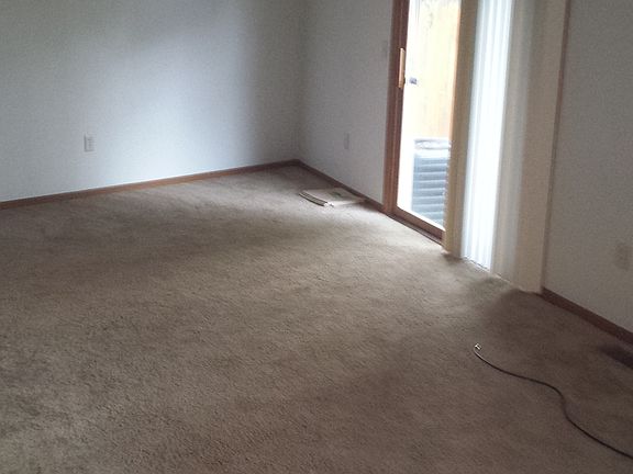 Large living room w/sliding glass door