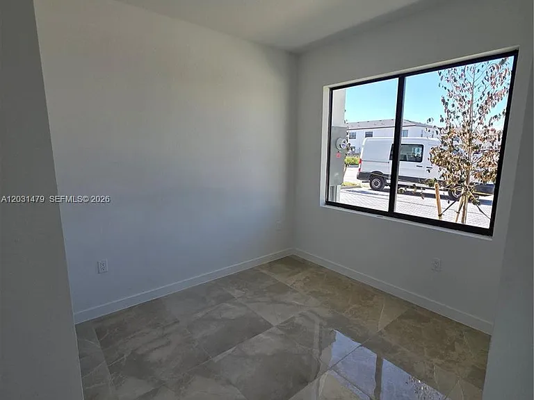 1305 NW 4th Ter #1305 — Photo 4