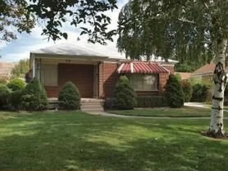 976 N American Beauty Dr W — Photo 1