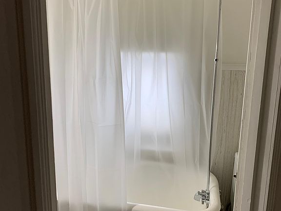 Tub/standing shower