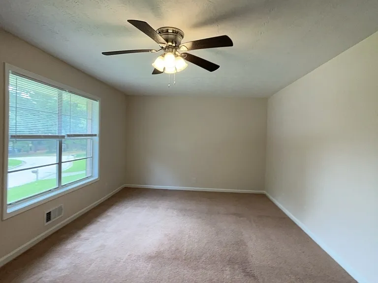 1430 High Meadow Dr — Photo 2