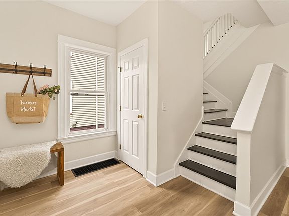 5th image of 100 Linnet St