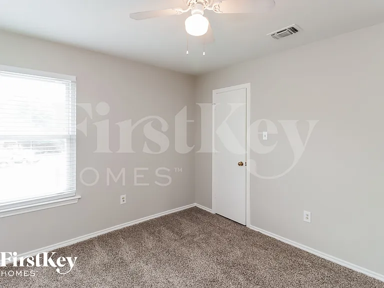 1105 Carrington Ct — Photo 10