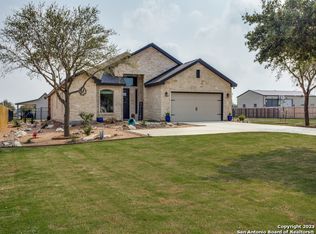 172 E Medium Meadow Dr, Lytle, TX 78052