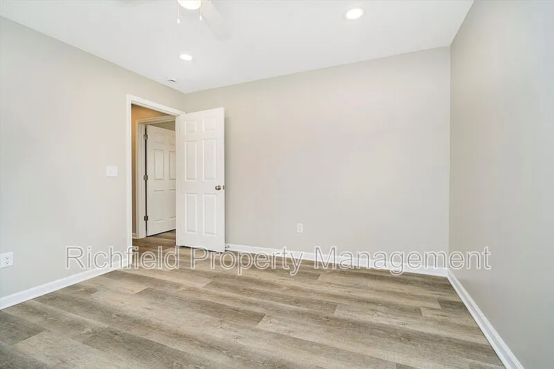 3 bed, 2.0 bath, 1350 sqft, $1,600 — Photo 3