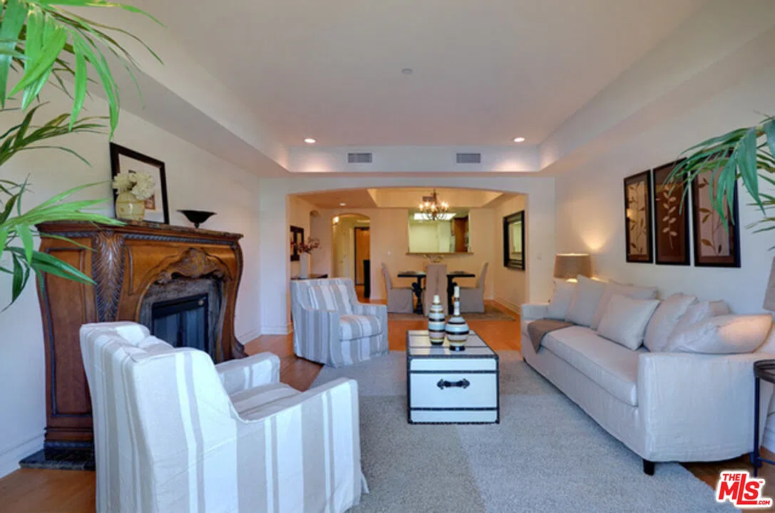 3 bed, 3.0 bath, 1693 sqft, $5,300 — Photo 3
