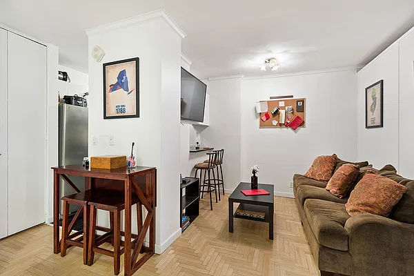 Rented by CORE | media 9