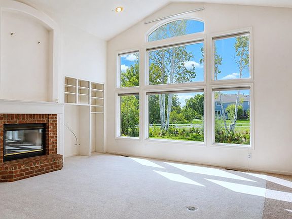 5th image of 925 Deerhurst Cir