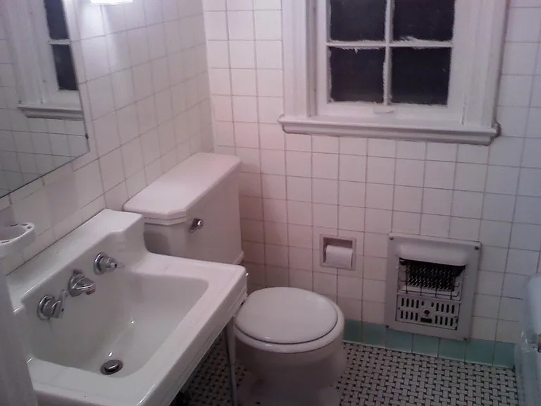 2nd floor Bathroom