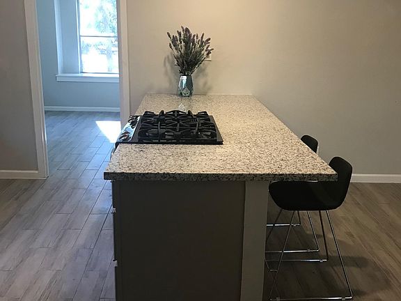 Granite counter peninsula. Great space to entertain!