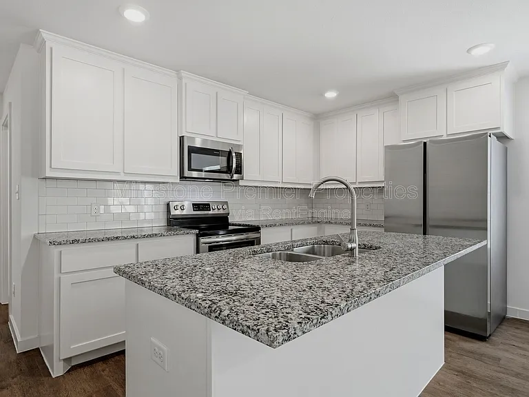 227 W Bond St — Photo 8