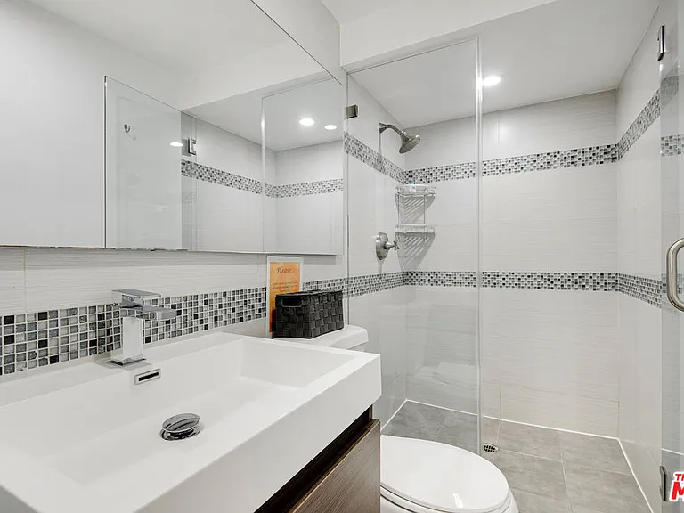 508 N Kings Rd #5 — Photo 5