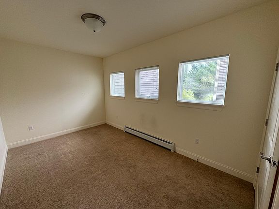 Bonus room/office space