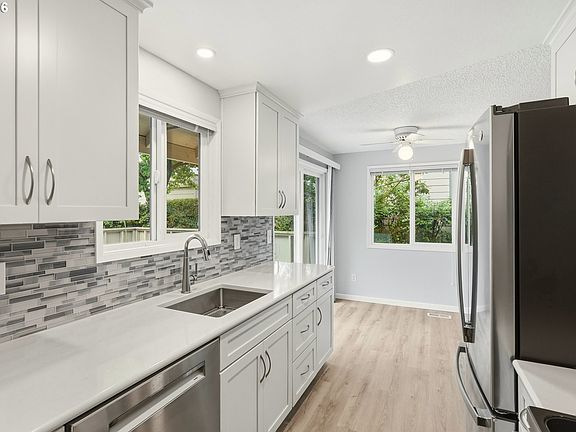 4th image of 55 NE Village Squire Ave Unit 6