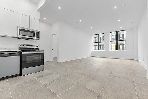 81 Willoughby St Photo 1