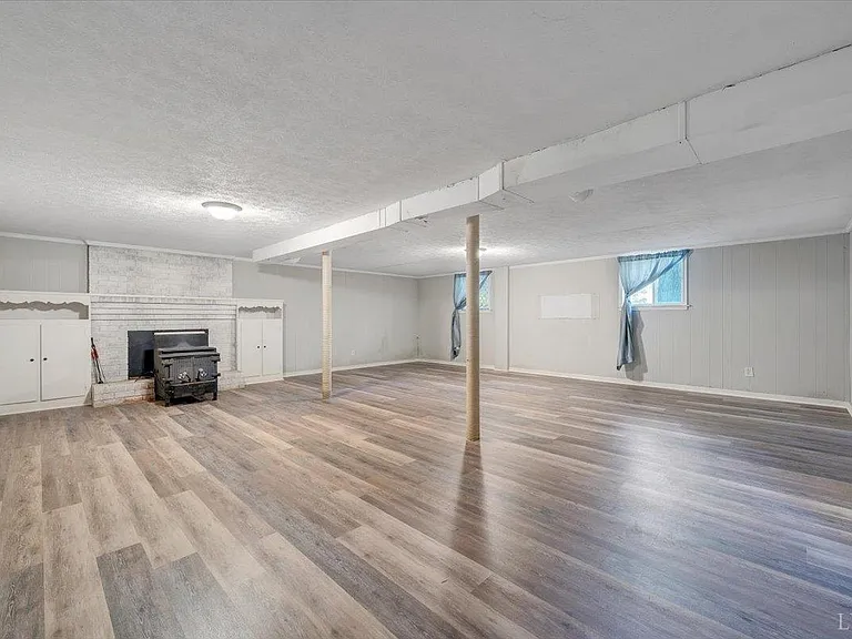 405 Oakland Cir — Photo 26