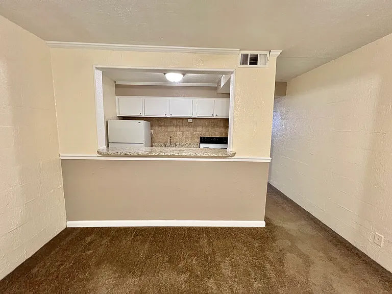 Heather House Apartments — Photo 22