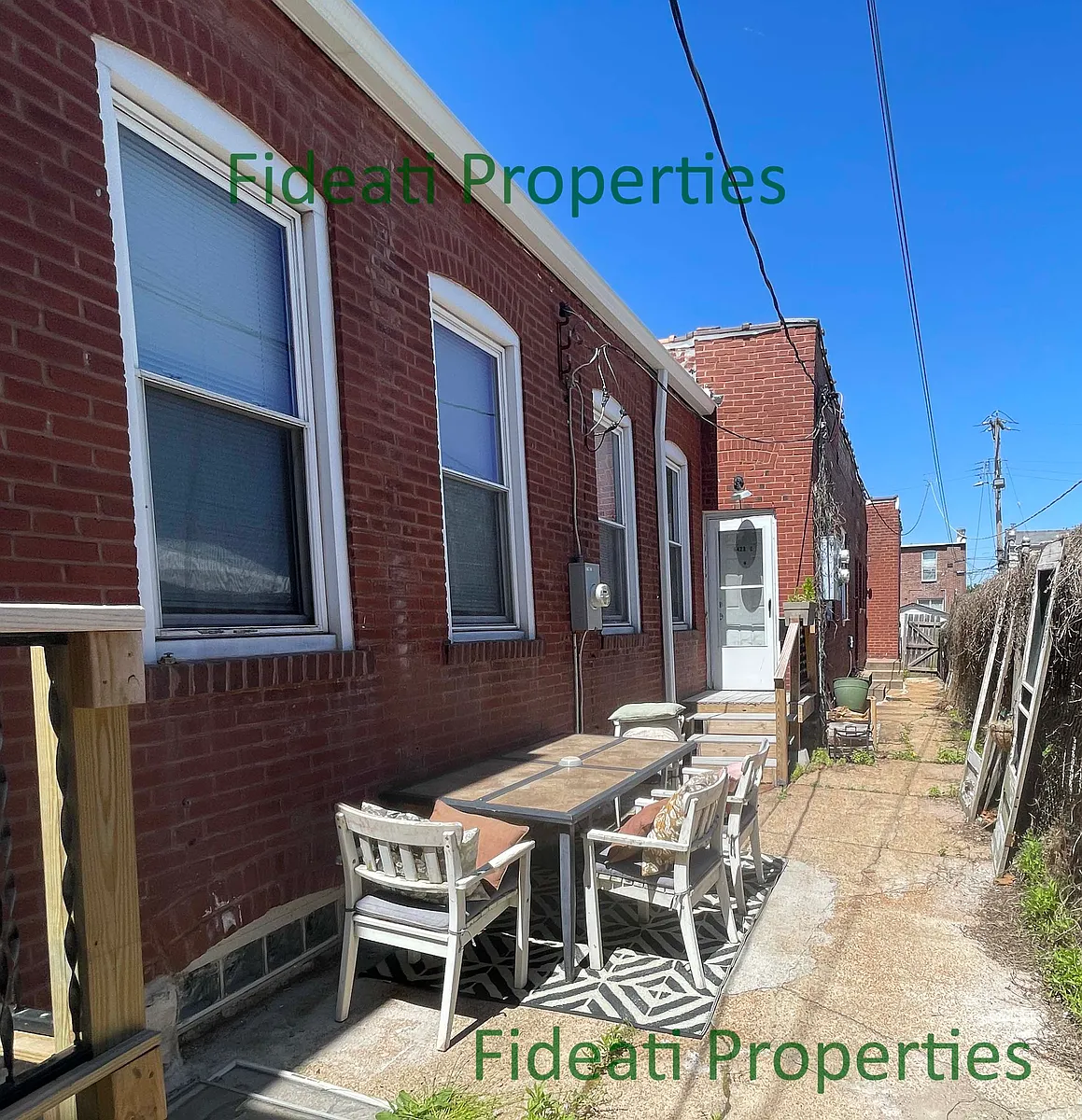 Private Shared Courtyard - 6423 Michigan Ave #C