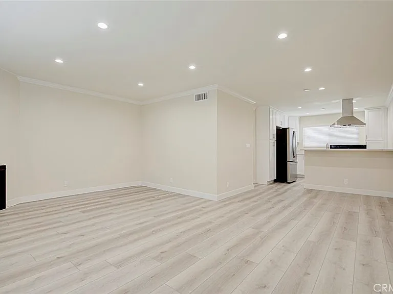 7409 Woodman Ave — Photo 15