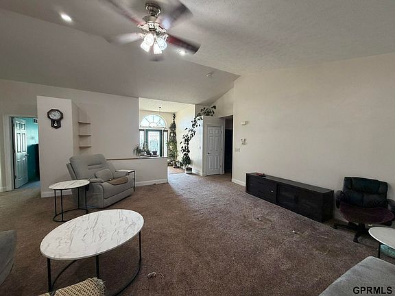 4th image of 809 S Shimerda St