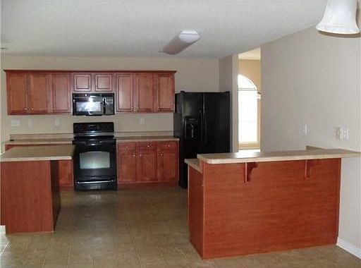3rd image of 17142 Excalibur Cir