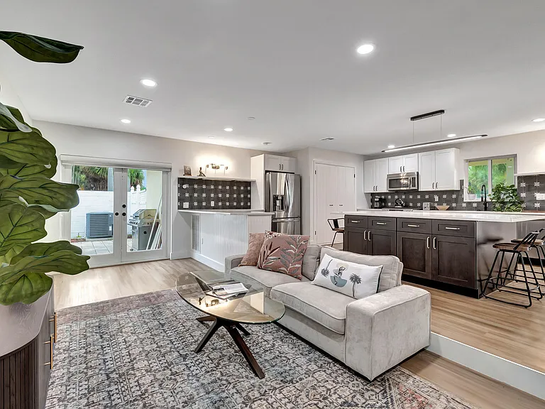 620 Las Palmas Park — Photo 11